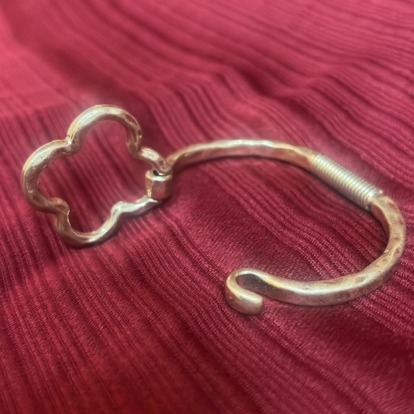 Retractable Bangle - Picture 8 of 16